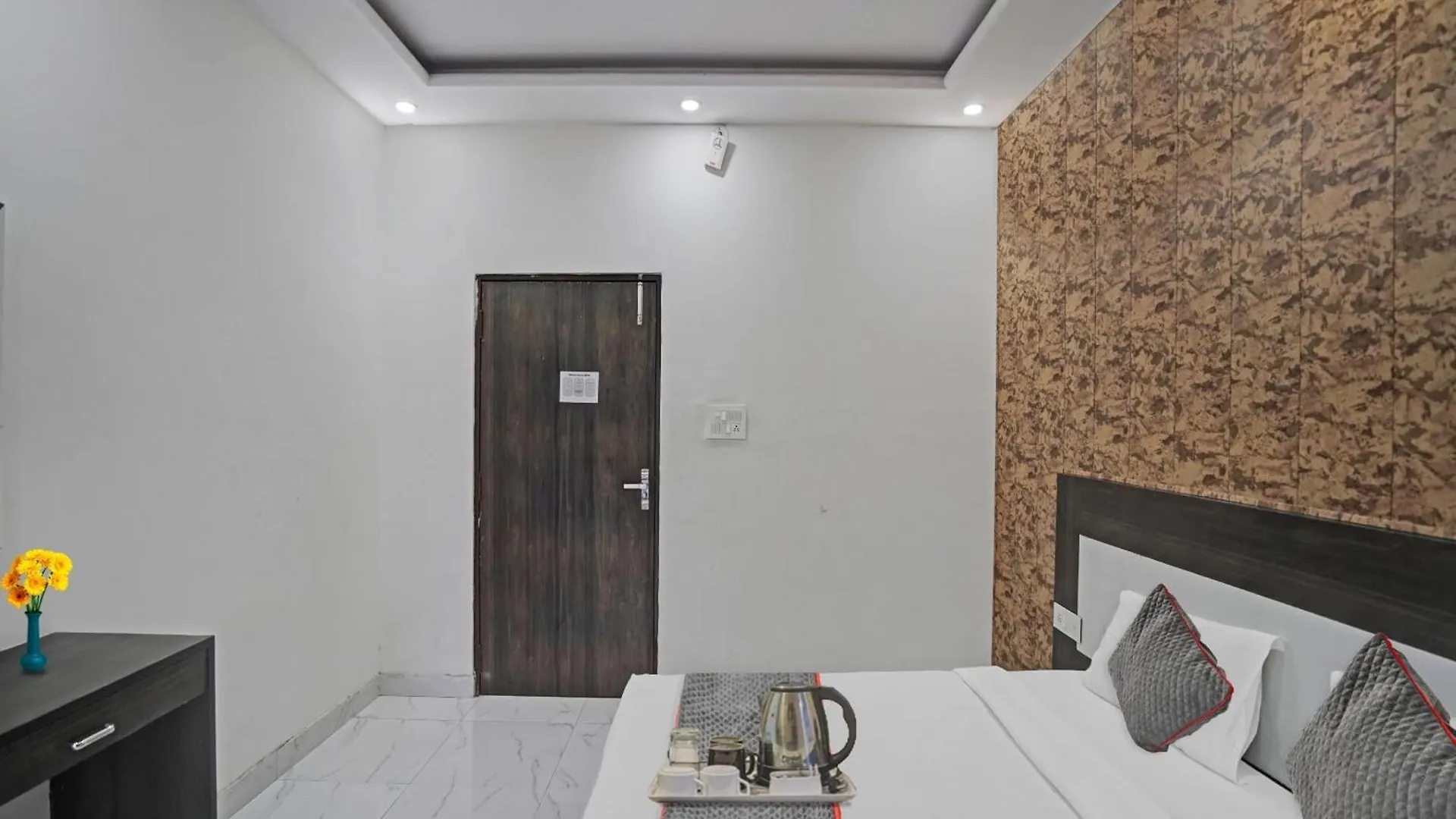 Hotel O Rajvanshi Paradise Gurgaon India