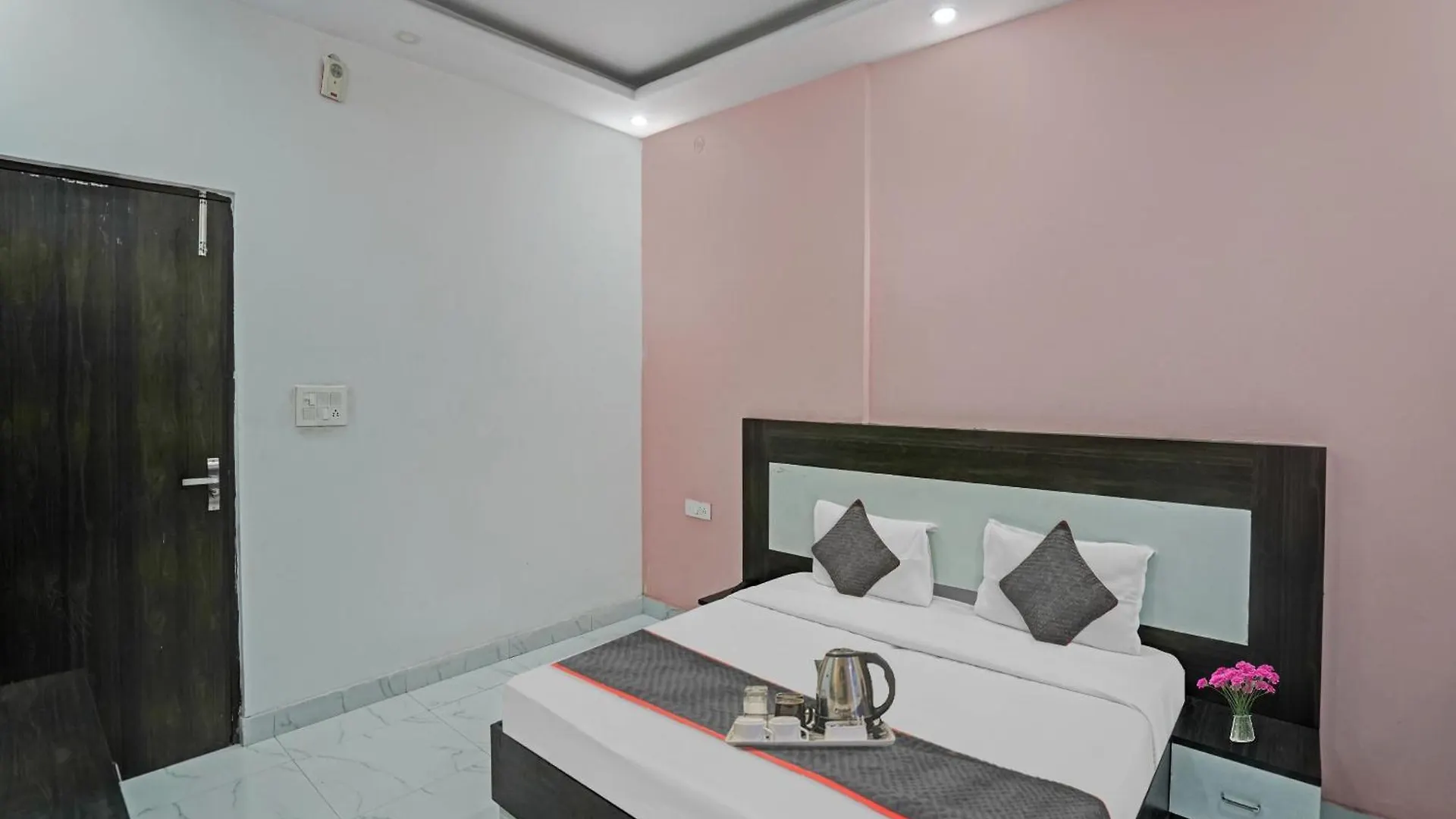 Hotel O Rajvanshi Paradise Gurgaon 3*,